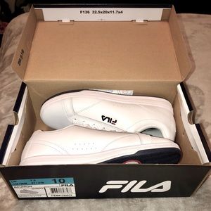 NWT FILA Classic Womens Sneaker White/Navy/Red